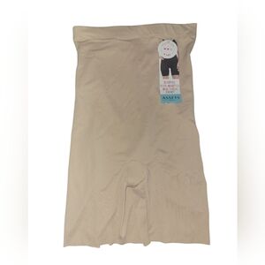 Assets By Spanx Shaping High-Waisted Mid Thigh Short- NWT
